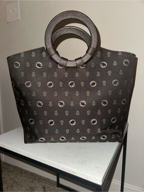 Hunting World Tote with Round Leather Handles - No call outs